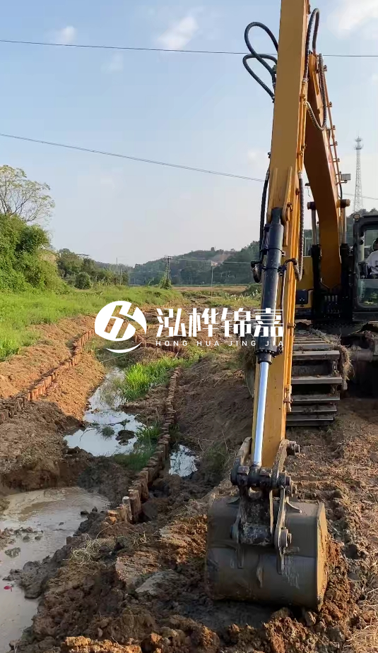 青島河道清淤專業(yè)施工-水挖機清淤適合哪些河道狀況？